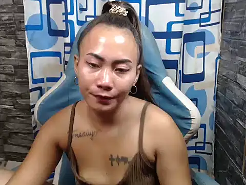 Snapshot of joanpetite chatting on 05/06/26, 11:32 joanpetite online show from 05/06/26, 11:32