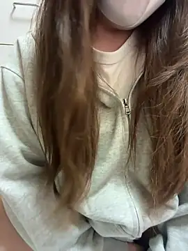 Snapshot of mayu06000 chatting on 10/24/25, 05:42 mayu06000 online show from 10/24/25, 05:42