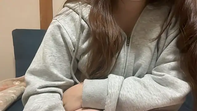 Snapshot of mayu06000 chatting on 11/27/25, 04:42 mayu06000 online show from 11/27/25, 04:42