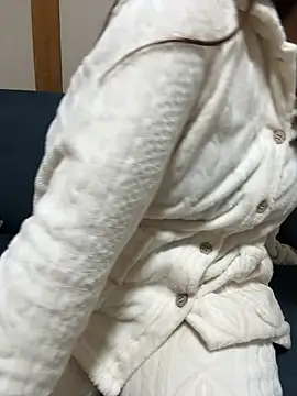 Snapshot of mayu06000 chatting on 12/19/25, 05:42 mayu06000 online show from 12/19/25, 05:42