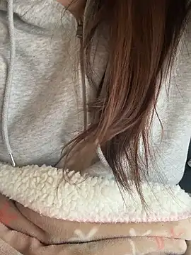 Snapshot of mayu06000 chatting on 02/04/26, 05:13 mayu06000 online show from 02/04/26, 05:13