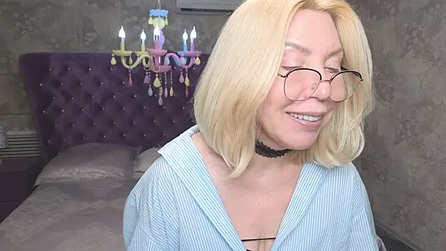 Snapshot of Wendy_Waves chatting on 12/20/25, 11:17 Wendy Waves online show from 12/20/25, 11:17