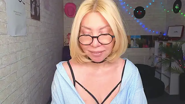 Snapshot of Wendy_Waves chatting on 01/17/26, 11:48 Wendy Waves online show from 01/17/26, 11:48