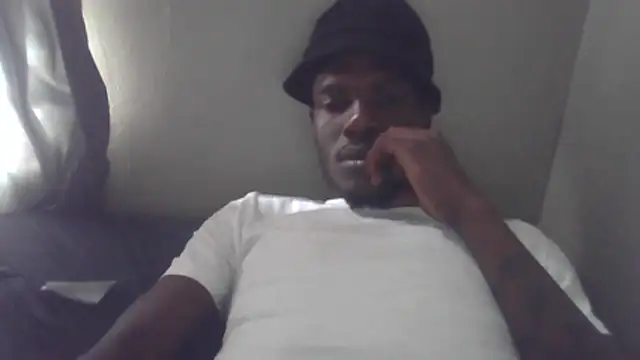 Snapshot of cuminsidebby chatting on 12/17/25, 02:23 cuminsidebby online show from 12/17/25, 02:23