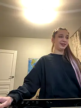 Snapshot of yourfavpsy_ chatting on 12/14/25, 02:11 yourfavpsy online show from 12/14/25, 02:11