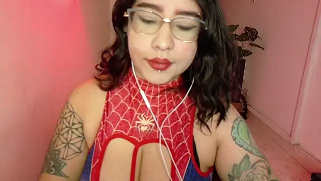 Hell Girll  online show from 10/31/25, 10:44