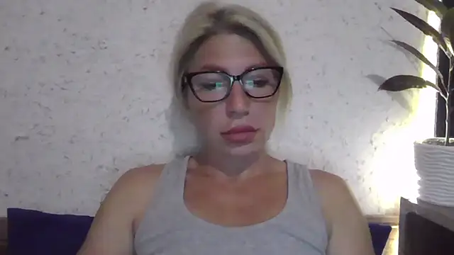 Snapshot of fox_red_lady7 chatting on 09/16/25, 07:26 fox red lady7 online show from 09/16/25, 07:26