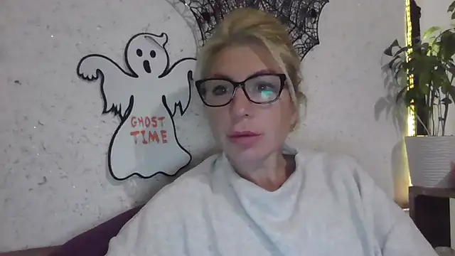 fox red lady7 online show from 10/29/25, 06:09