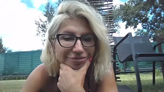 Snapshot of fox_red_lady7 chatting on 07/05/26, 10:33 fox red lady7 online show from 07/05/26, 10:33