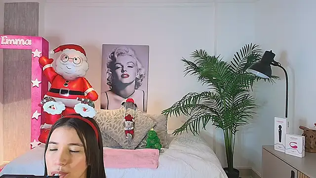 LUNAA    online show from 12/01/25, 03:55