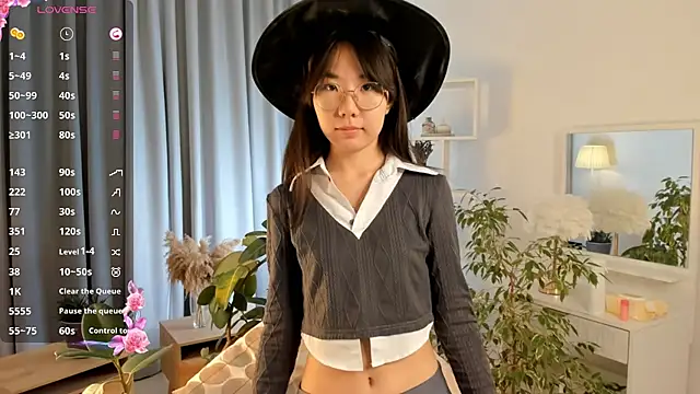 UdelaDodson online show from 10/01/25, 03:29