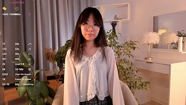 UdelaDodson online show from 10/09/25, 01:36