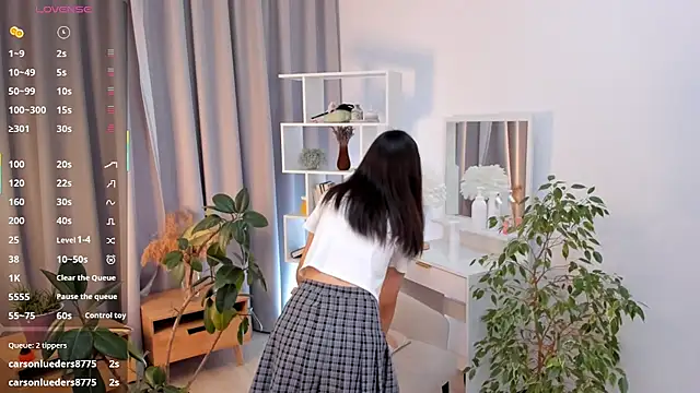 UdelaDodson online show from 11/11/25, 03:06