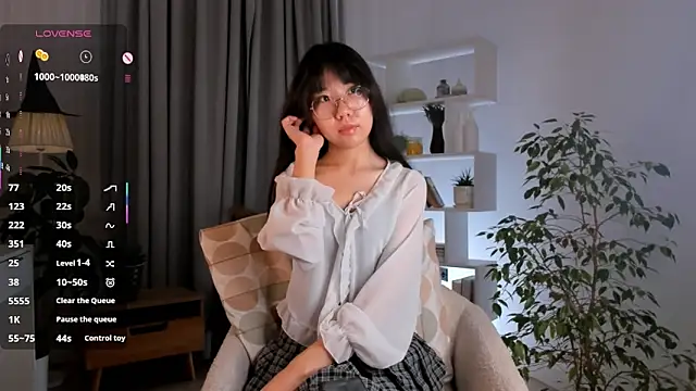 UdelaDodson online show from 11/30/25, 01:09