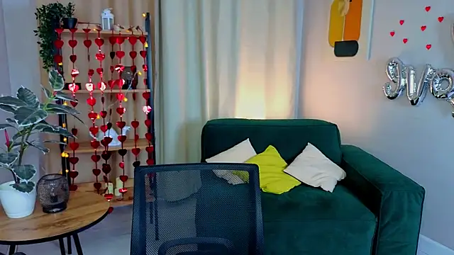 Snapshot of MollyBaby chatting on 02/12/26, 02:01 MollyBaby online show from 02/12/26, 02:01