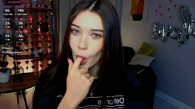 Snapshot of MollyBaby chatting on 02/16/26, 02:02 MollyBaby online show from 02/16/26, 02:02