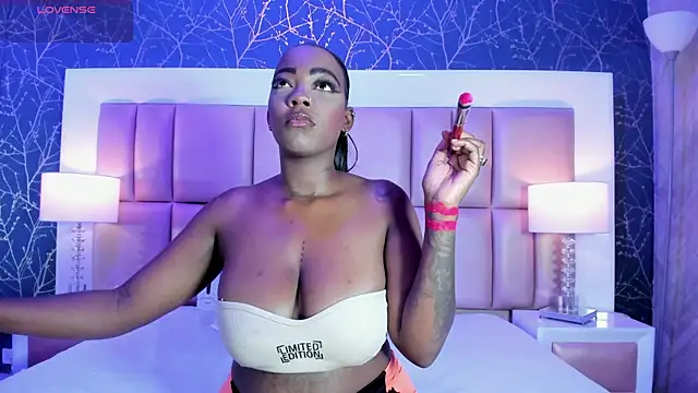 ReinaMiah online show from 10/11/25, 03:50