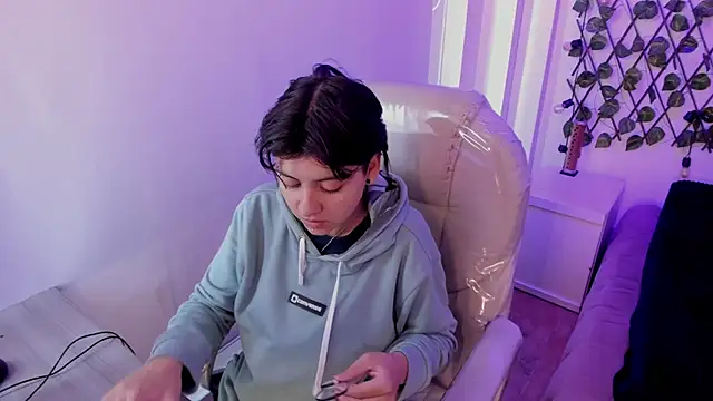 Nathaly ds online show from 10/25/25, 08:14