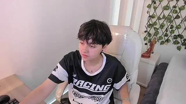 Nathaly ds online show from 11/26/25, 06:42