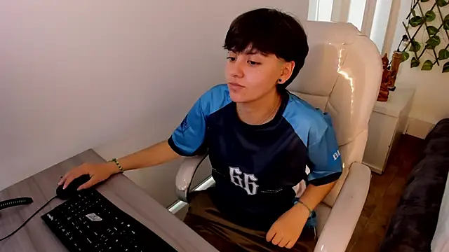 Nathaly ds online show from 12/02/25, 07:42