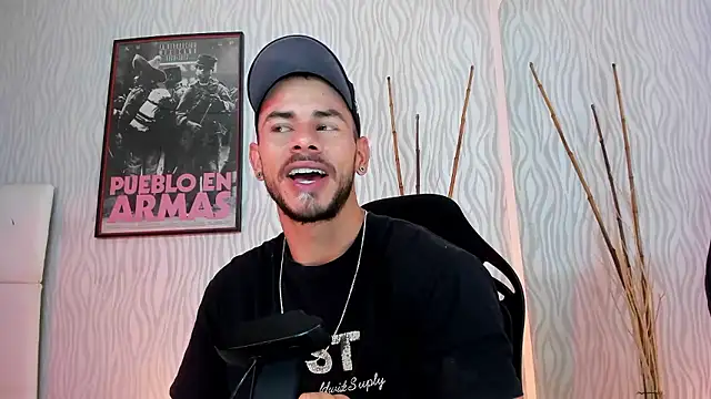 Snapshot of dylan_jacobx chatting on 01/17/26, 04:06 dylan jacobx online show from 01/17/26, 04:06