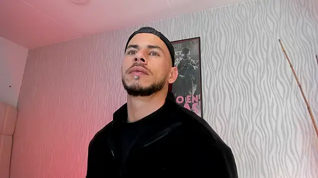 Snapshot of dylan_jacobx chatting on 02/23/26, 02:31 dylan jacobx online show from 02/23/26, 02:31