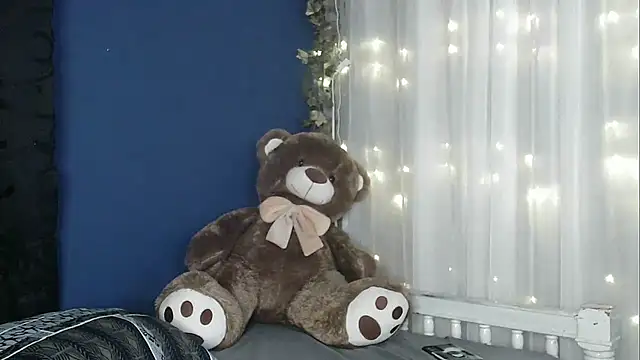 Snapshot of lishainparis18 chatting on 03/06/26, 12:01 lishainparis18 online show from 03/06/26, 12:01