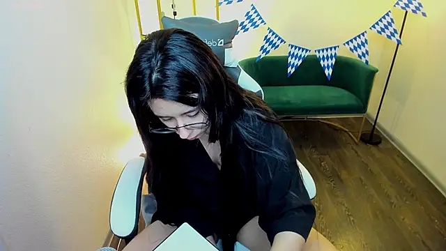 Snapshot of meomeee chatting on 09/16/25, 04:30 meomeee online show from 09/16/25, 04:30