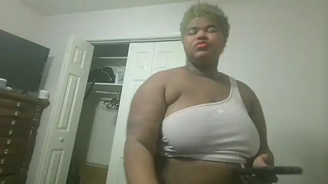 techprincessxx online show from 09/17/25, 04:52