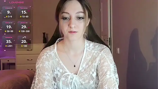 white liillyy online show from 06/11/26, 08:40