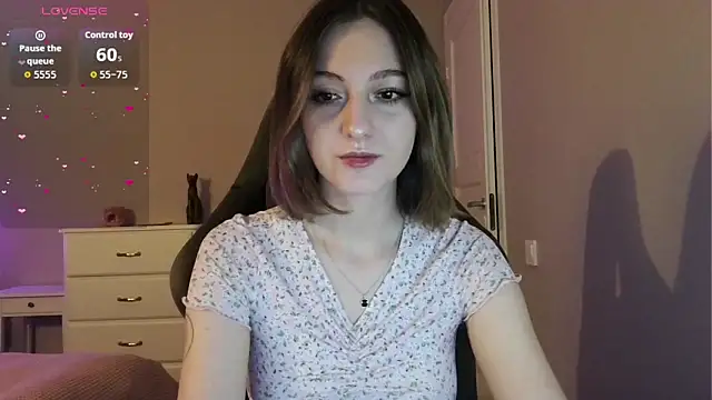 white liillyy online show from 06/15/26, 07:49