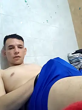 Snapshot of pacho013 chatting on 11/13/25, 02:05 pacho013 online show from 11/13/25, 02:05