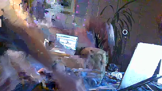 Snapshot of LBojie chatting on 12/17/25, 10:21 LBojie online show from 12/17/25, 10:21