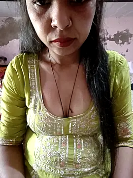 Snapshot of Paakhi-Singh chatting on 12/22/25, 06:10 Paakhi-Singh online show from 12/22/25, 06:10