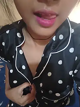 RAYI Queen 2 online show from 05/23/26, 10:41