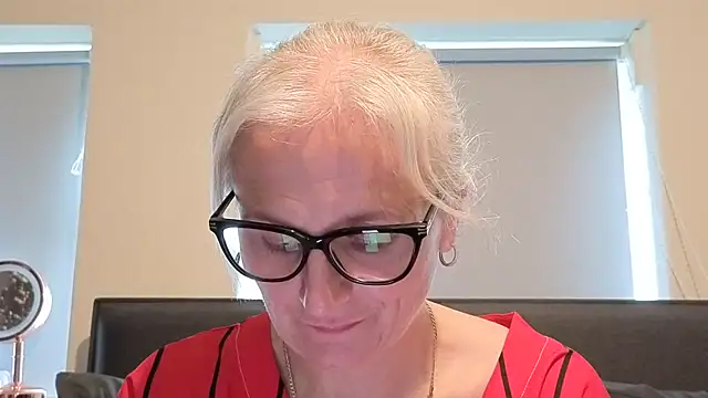 Snapshot of Velvet-Secrets chatting on 04/01/26, 09:21 Velvet-Secrets online show from 04/01/26, 09:21