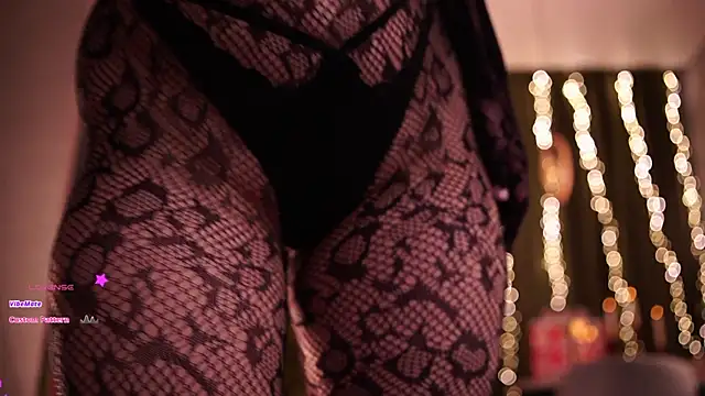 Snapshot of MaryHols chatting on 12/21/25, 04:47 MaryHols online show from 12/21/25, 04:47