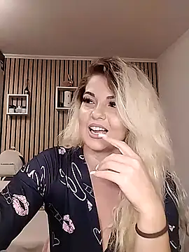 Snapshot of Mayaaaaaa_ chatting on 11/21/25, 09:24 Mayaaaaaa online show from 11/21/25, 09:24