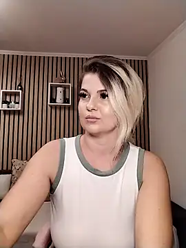 Snapshot of Mayaaaaaa_ chatting on 11/22/25, 08:30 Mayaaaaaa online show from 11/22/25, 08:30