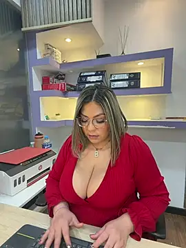 isabella horney  online show from 05/24/26, 12:10