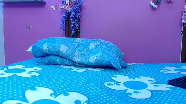 skinnybarbie022 online show from 05/12/26, 12:30