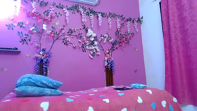 skinnybarbie022 online show from 06/12/26, 12:20