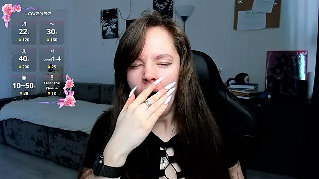 Snapshot of cute_little_ass chatting on 03/07/26, 05:04 cute little ass online show from 03/07/26, 05:04