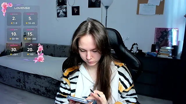 Snapshot of cute_little_ass chatting on 04/01/26, 06:14 cute little ass online show from 04/01/26, 06:14