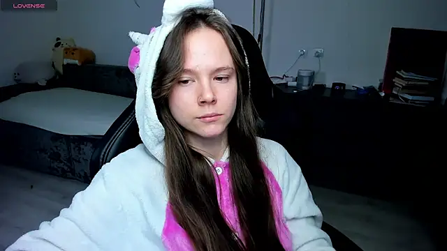 Snapshot of cute_little_ass chatting on 04/20/26, 04:10 cute little ass online show from 04/20/26, 04:10