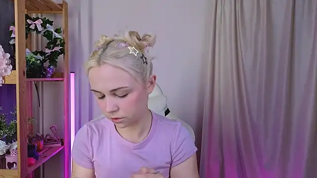 Charlotte Colinss online show from 09/12/25, 02:55