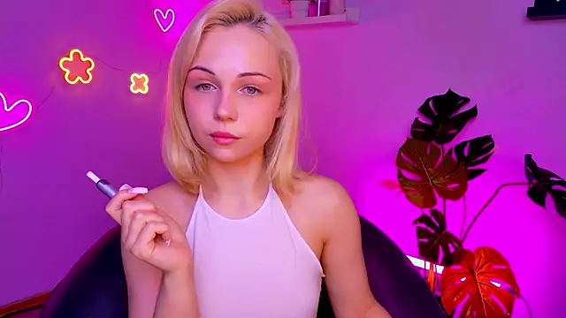 Charlotte Colinss online show from 03/09/26, 03:32