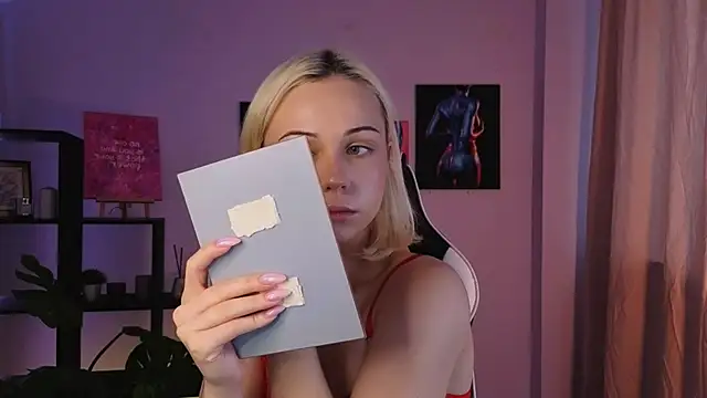 Charlotte Colinss online show from 06/23/26, 03:59