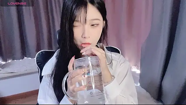 Snapshot of Cicicici-cc chatting on 10/24/25, 02:41 Cicicici-cc online show from 10/24/25, 02:41