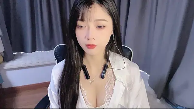 Snapshot of Cicicici-cc chatting on 10/30/25, 02:24 Cicicici-cc online show from 10/30/25, 02:24